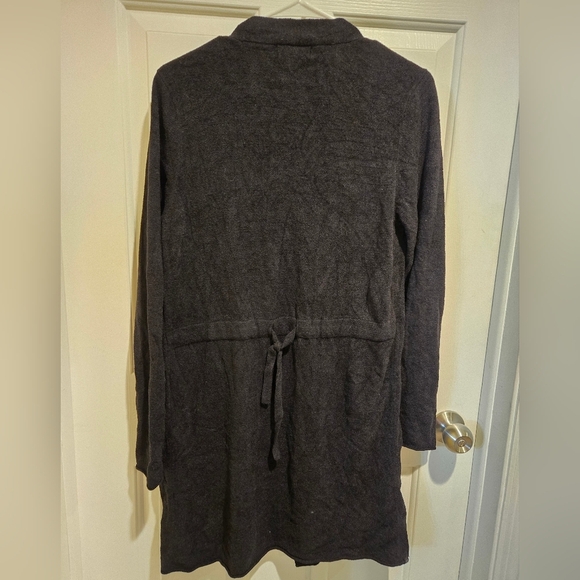 Barefoot Dreams CozyChic Lite Santa Monica Cardigan Size Medium Black - Picture 8 of 8